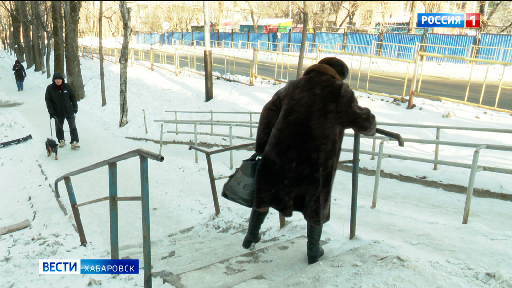 Жалобы на плохую уборку снега продолжают поступать от хабаровчан из разных районов города