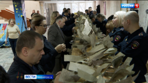 «Делаем это от души»: акцию «Своими руками» провели в краевом УМВД к Международному Дню волонтёра