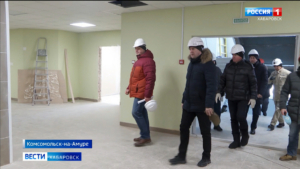 Зампред правительства края по вопросам строительства проверил ход работ на соцобъектах Города юности