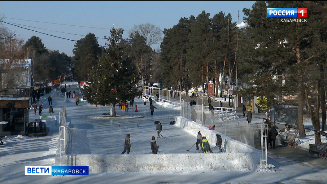 «Все сюда за новогодним настроением!»: в Хабаровске открыли самый большой каток на Дальнем Востоке