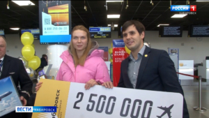 «Немного в шоке»: в международном терминале Хабаровска встретили рекордного юбилейного пассажира