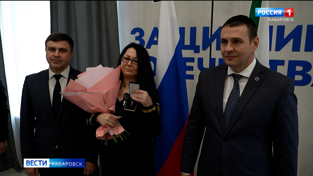 Дмитрий Демешин передал ключи от автомобиля на «ручном» управлении в школу ДОСААФ Комсомольска