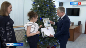 Подарки с «Ёлки желаний» и экскурсию по краевой Думе организовал для детей её спикер Николай Шевцов