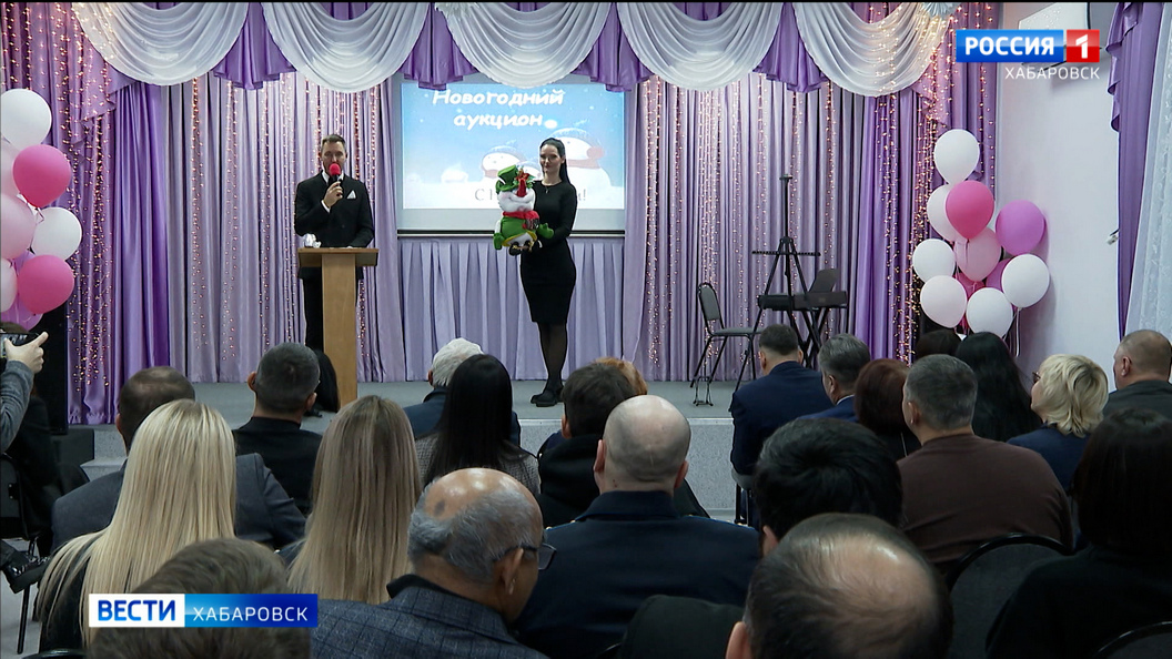 Почти полмиллиона рублей выручили воспитанники детдомов региона на аукционе своих творческих работ