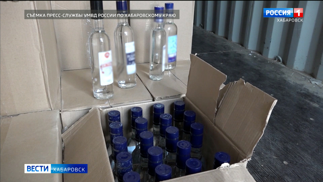 «Алкомаркет» из контейнера: более 20 тысяч бутылок контрафактного спиртного изъяли у хабаровчанина