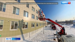 Студенческий «Десант Дедов Морозов» поздравил в Хабаровске маленьких пациентов и будущих мам