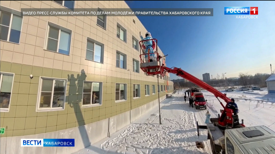 Студенческий «Десант Дедов Морозов» поздравил в Хабаровске маленьких пациентов и будущих мам
