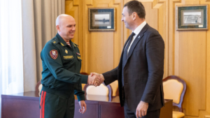 Губернатор Хабаровского края Дмитрий Демешин встретился с Командующим Восточным округом Росгвардии