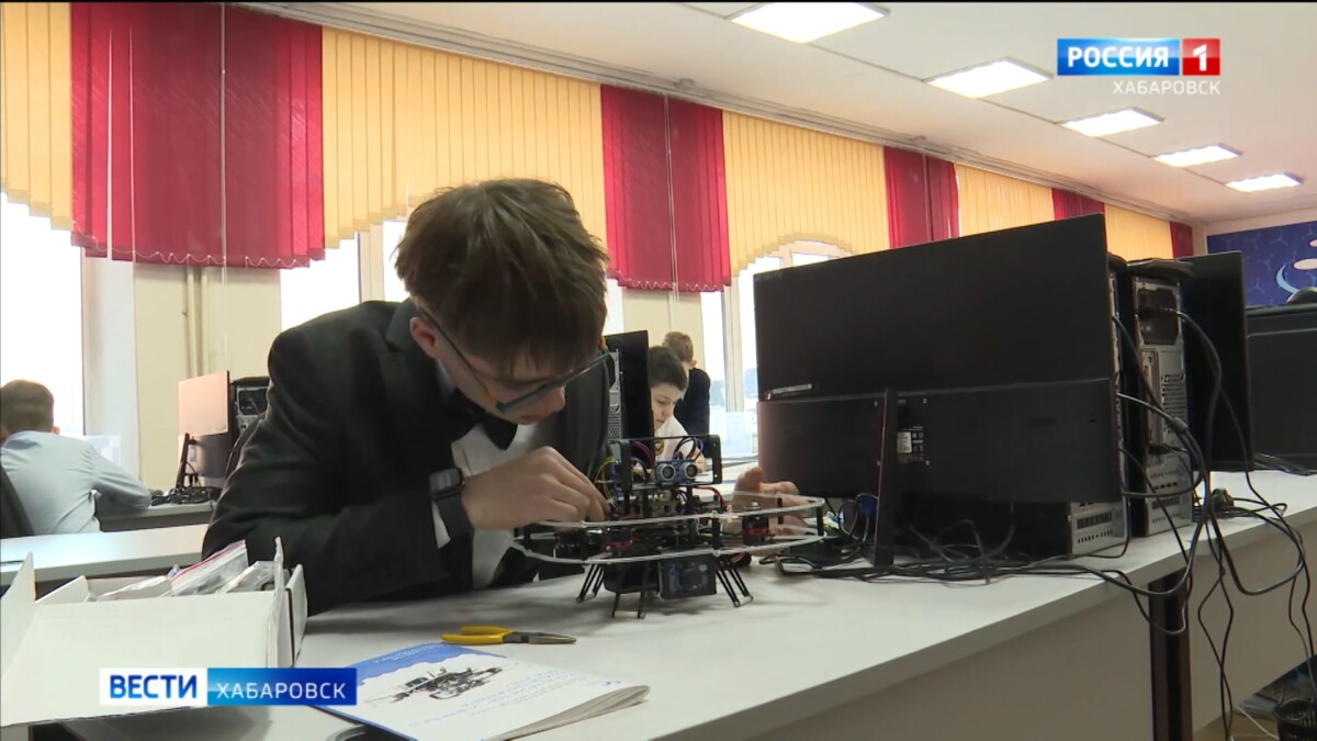Инженерную беспилотную мастерскую запустили в Первой гимназии Хабаровска