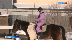 Терапия с символом 2026 года: как в конных клубах региона помогают особенным детям