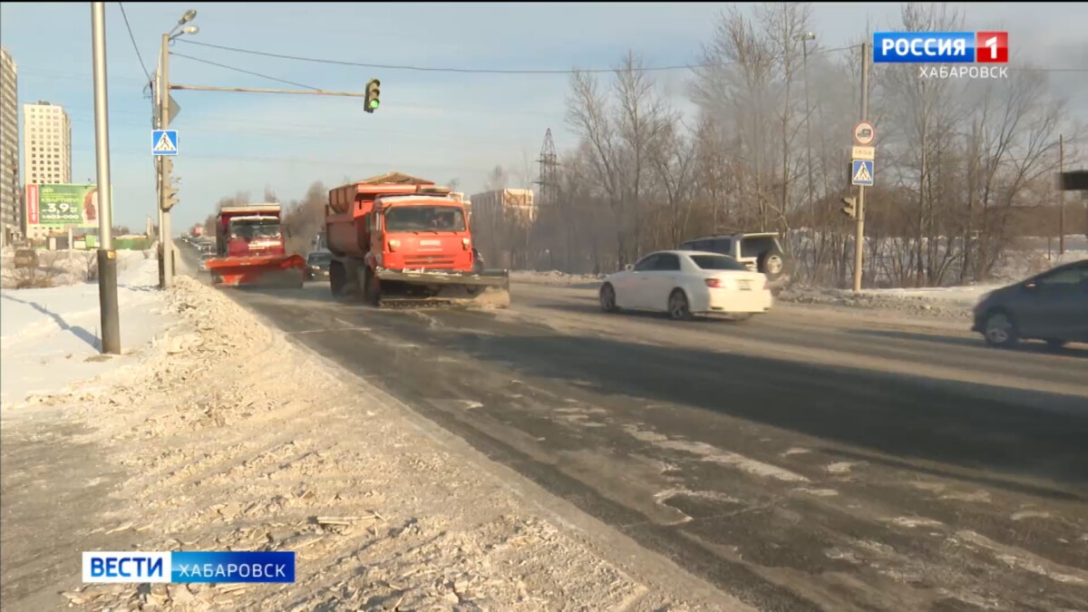 Дорожная техника вышла на улицы Хабаровска – маршрут составили по обращениям в соцсетях губернатора