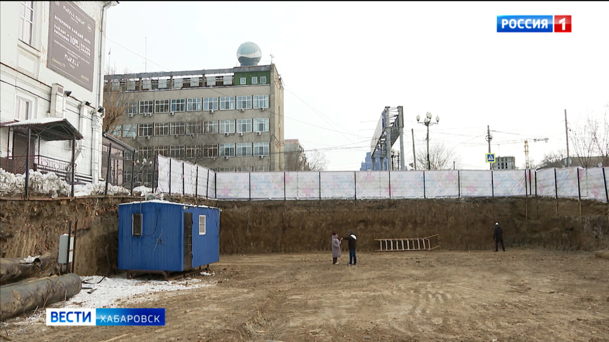 Стройку неизвестного объекта на перекрёстке Ленина – Калинина осмотрели сотрудники Госстройнадзора