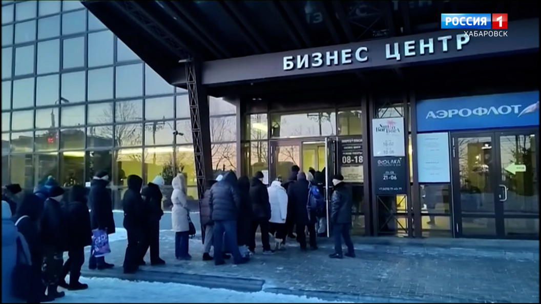 Смотрите в 21:10. Из-за ажиотажа на субсидированные авиабилеты очередь в кассы занимают с ночи