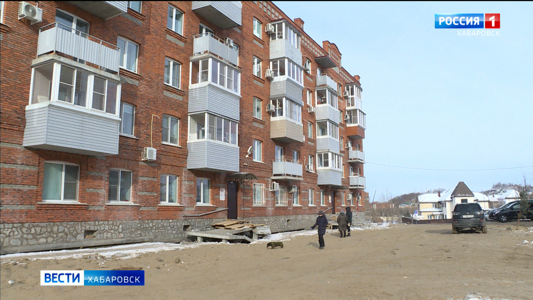 Возле проблемного дома по улице Крещенской завершили все работы по укладке ливневой канализации