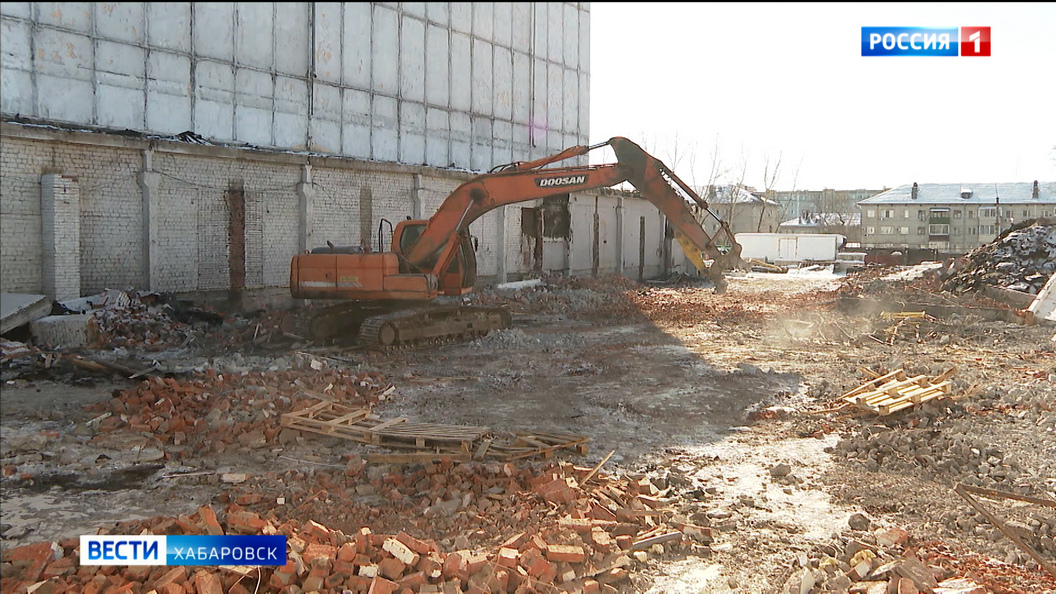 Корпуса бывшего хладокомбината на улице Краснореченской начали разбирать в Хабаровске