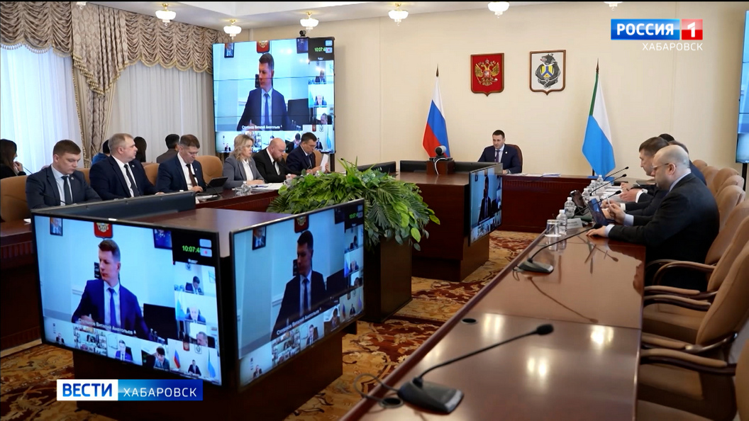 Общественный транспорт, судоходство, авиаперевозки: Дмитрий Демешин подверг критике краевой Минтранс