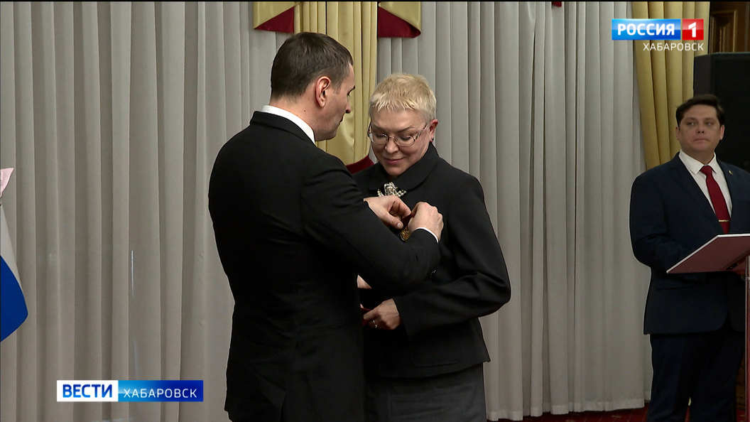 Губернатор отметил заслуги женщин разных профессий в преддверии Международного женского дня