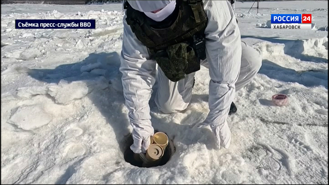 Тренировки сапёров Восточного военного округа прошли на льду Амура перед сезоном паводков