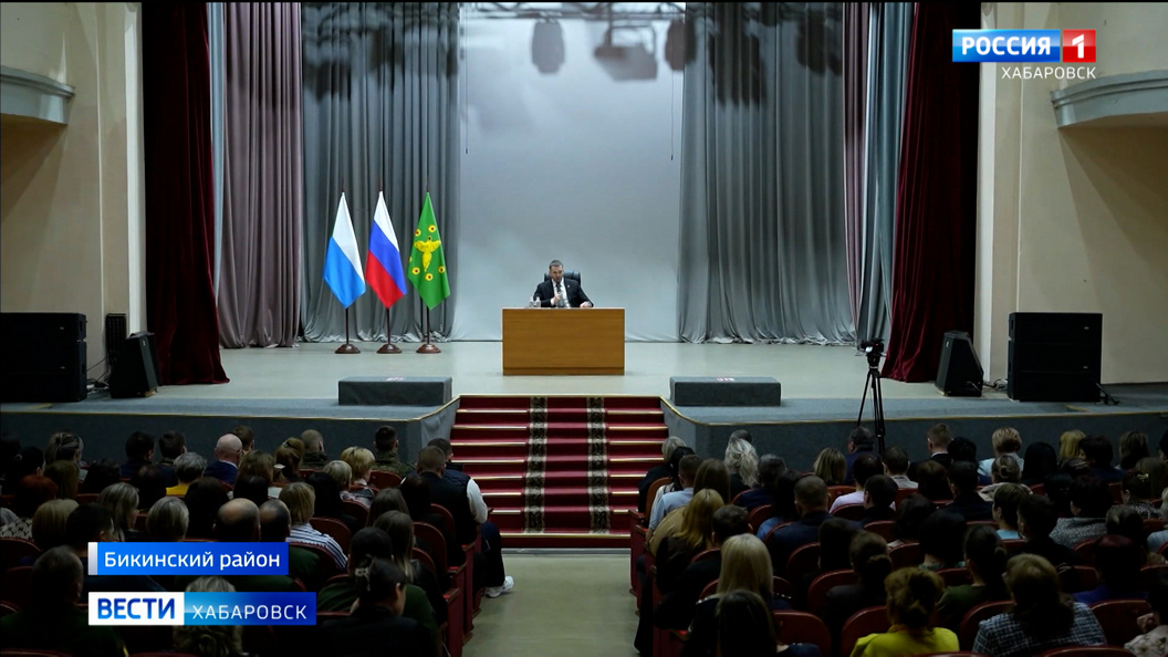 «Будем наказывать бюрократов за мытарства людей»: Дмитрий Демешин провёл встречу с жителями Бикина