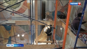 «Это особый дар»: лучшие мастера страны расписывают стены главного хабаровского собора