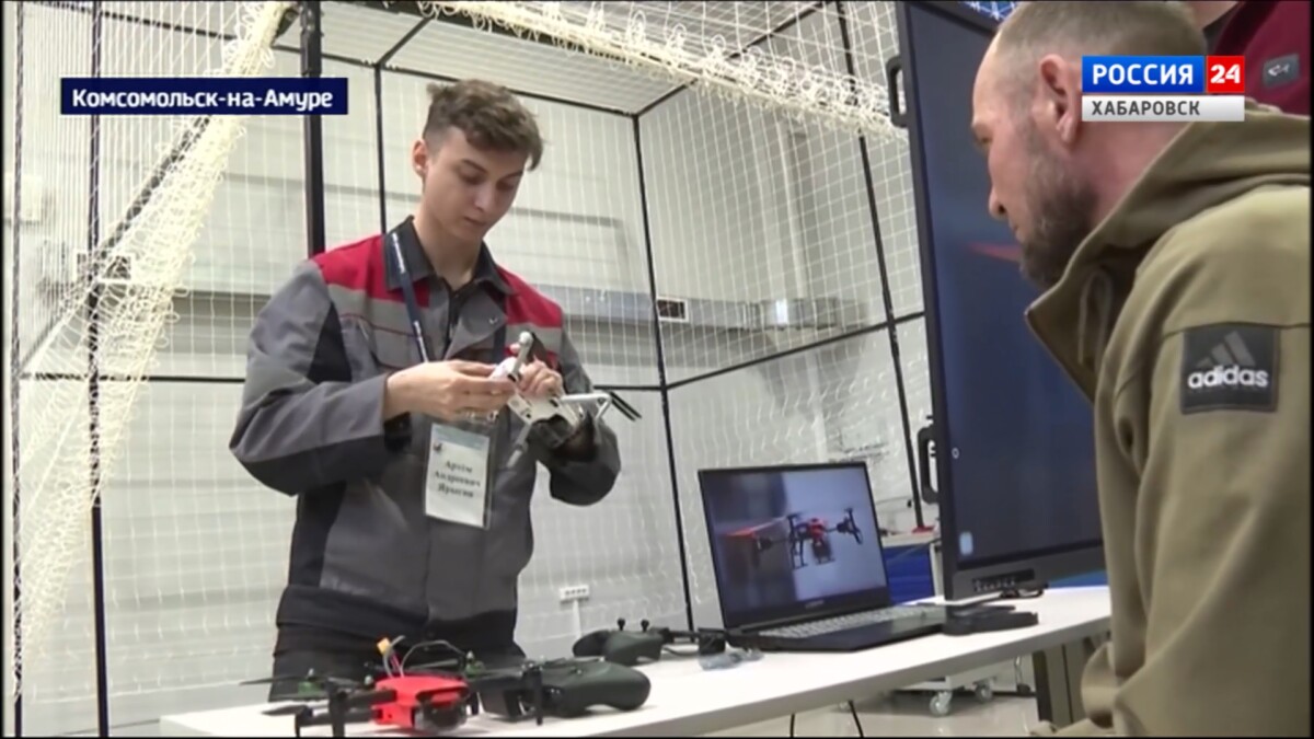 В Комсомольске-на-Амуре ветераны СВО обучают студентов собирать и запускать беспилотники
