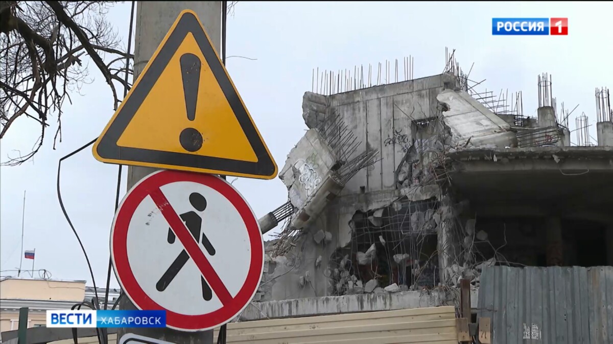 К демонтажу верхних этажей недостроя приступили на улице Шеронова, здесь планируют возвести храм