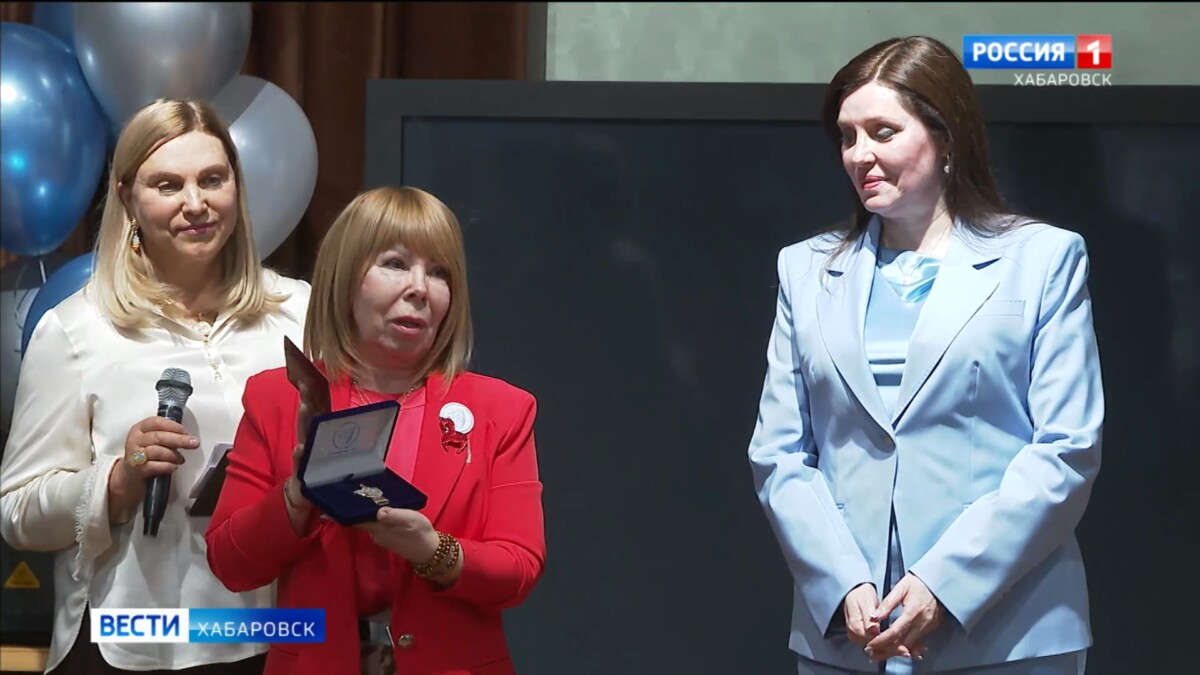 «Это профессионал с большой буквы»: глава краевого ФОМСа Елена Пузакова стала «Женщиной года 2025»