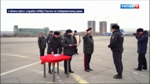 Начальник краевого УМВД России Андрей Шабашов вручил сотрудникам ключи от служебных автомобилей