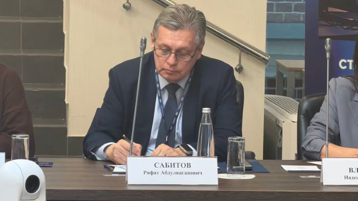 Рифат Сабитов и Дмитрий Киселёв обсудили будущее журналистики на конференции в НИУ ВШЭ