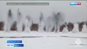 Спасатели и военные провели серию подрывов льда на реке Тумнин в Ванинском районе