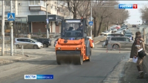 Хабаровские дорожники начали ямочный ремонт на улицах Запарина и Дикопольцева