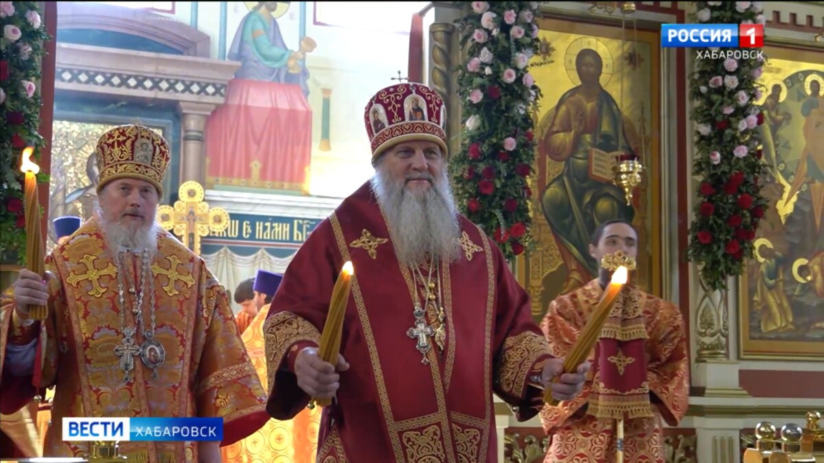 В Хабаровск из Иерусалима доставили частицу Благодатного огня