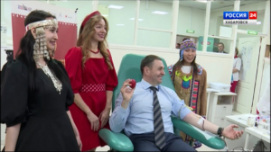 Смотрите в 21:10. В День донора губернатор по традиции сдал кровь на краевой станции переливания