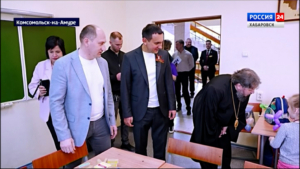 «Всегда будем вас поддерживать»: Максим Иванов открыл Большой родительский форум в Городе юности