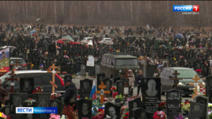 «Хотя бы сорняки убирали»: в Родительский день хабаровчане оценили чистоту и благоустройство кладбищ