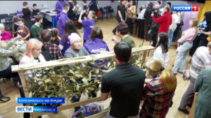 «Чтобы наши ребята чувствовали тыл»: мастер-класс от «СВОих бабушек» состоялся в Городе юности