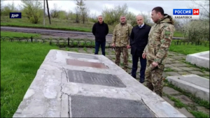 Дмитрий Демешин осмотрел объекты в подшефном Дебальцево, которые восстанавливает Хабаровский край