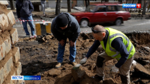 «Были очень удивлены»: под хабаровским асфальтом на улице Серышева раскопали историю