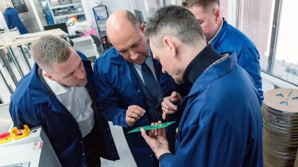 Дмитрий Демешин: «Идём к стопроцентной локализации производства БПЛА в Хабаровском крае»