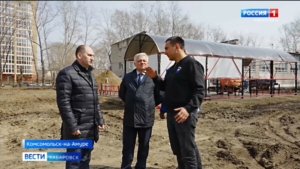 «Наша задача – чтобы каждый рубль дошёл до людей»: Максим Иванов проверил работы в парке «Строитель»