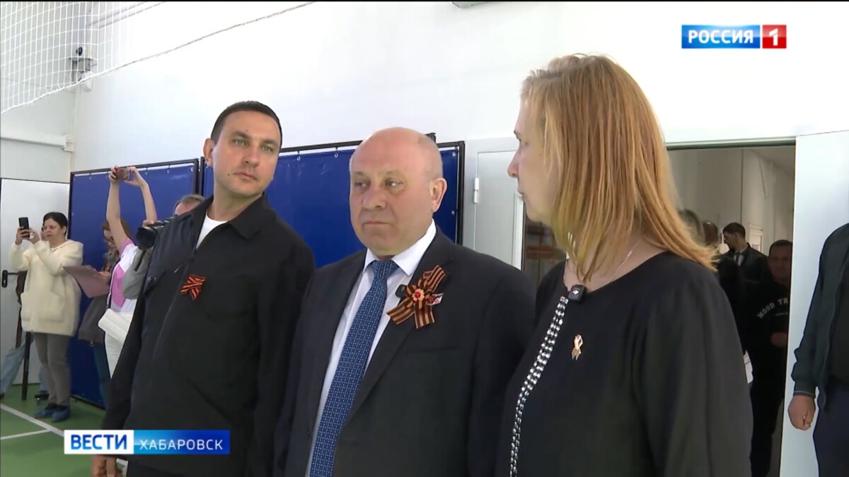 «Стадион будет для всех жителей»: Максим Иванов и Сергей Кравчук проверили благоустройство Берёзовки