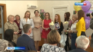 «Здорово, что организовали этот праздник»: народную премию «Акушерке с любовью» вручили в Хабаровске