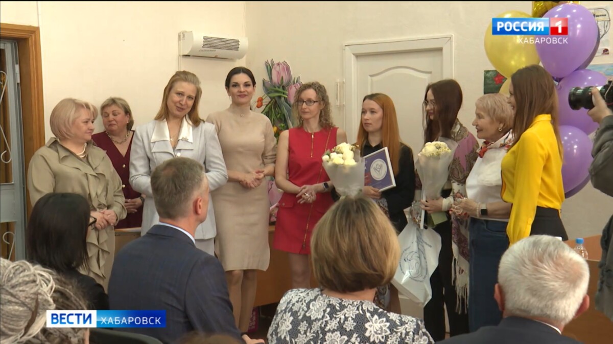 «Здорово, что организовали этот праздник»: народную премию «Акушерке с любовью» вручили в Хабаровске