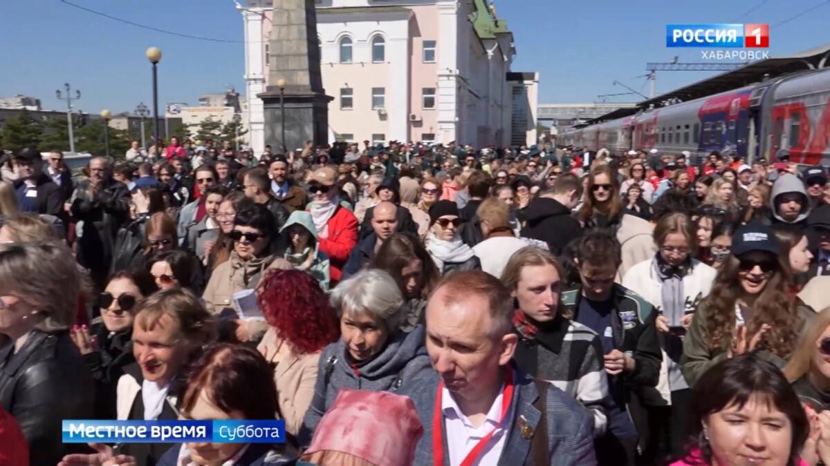 Местное время. Перрон хабаровского вокзала на два дня стал главной театральной площадкой страны