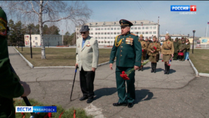 «Гордимся нашими ветеранами»: 101-летний фронтовик Юрий Ласьков заложил в Хабаровске Аллею Победы