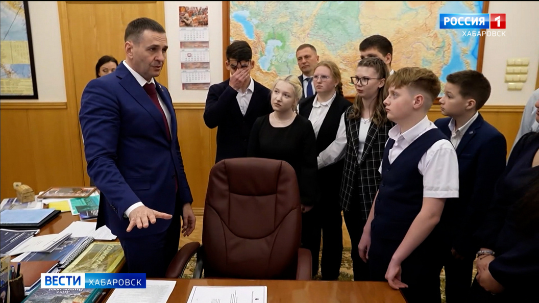 «Хотел бы суперспособность – чтение мыслей»: губернатор встретился со школьниками села Мичуринское