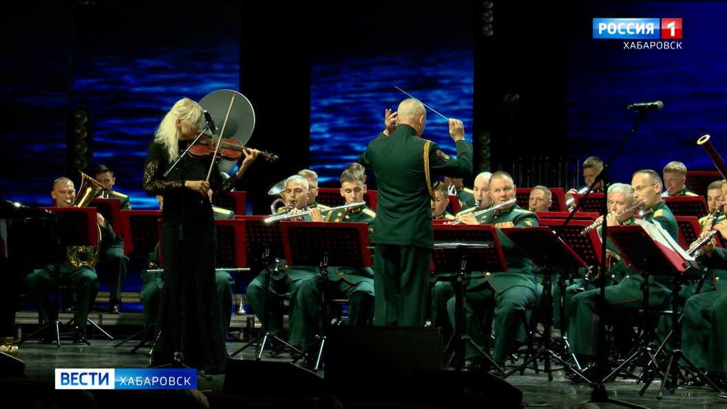 Первые аккорды «Амурских волн» прозвучали одновременно сразу на трёх площадках в Хабаровске