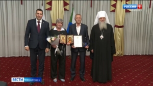 Дмитрий Демешин отметил супружеские пары наградами: «Хабаровский край – край счастливых семей»