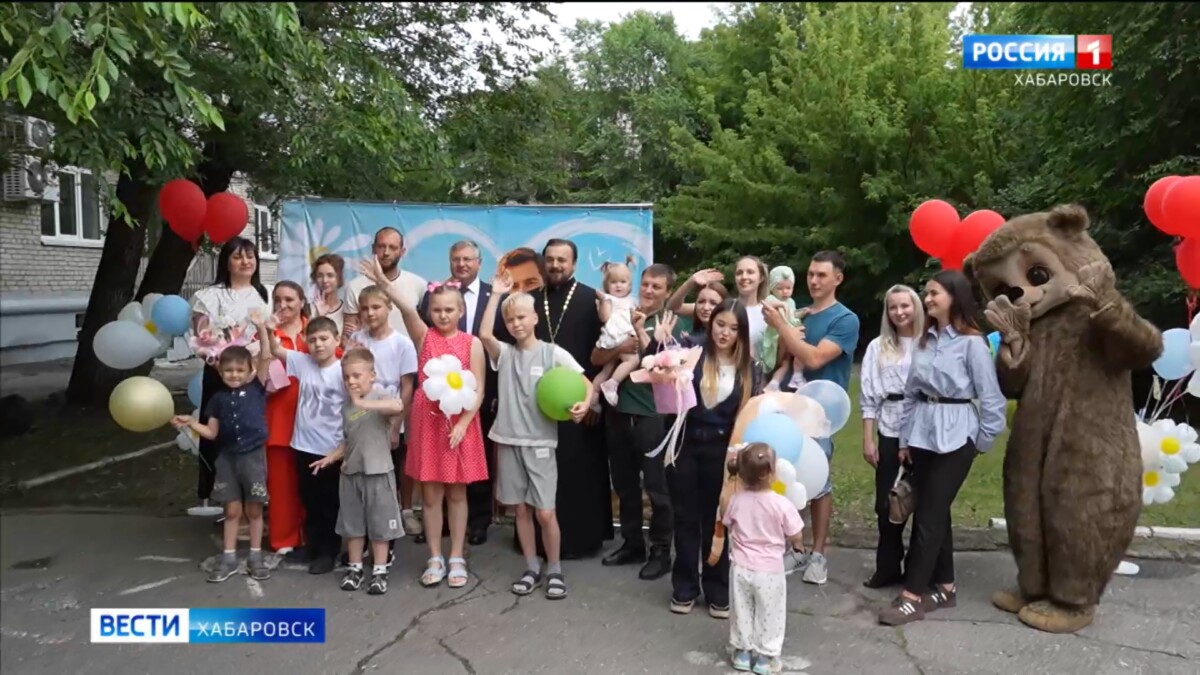 «Готовы помогать и поддерживать всех»: в минсоцзащиты края устроили праздник для близких бойцов СВО