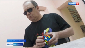 Увидеть цвет и форму …руками: незрячие Города юности впервые соревновались в сборке кубика Рубика